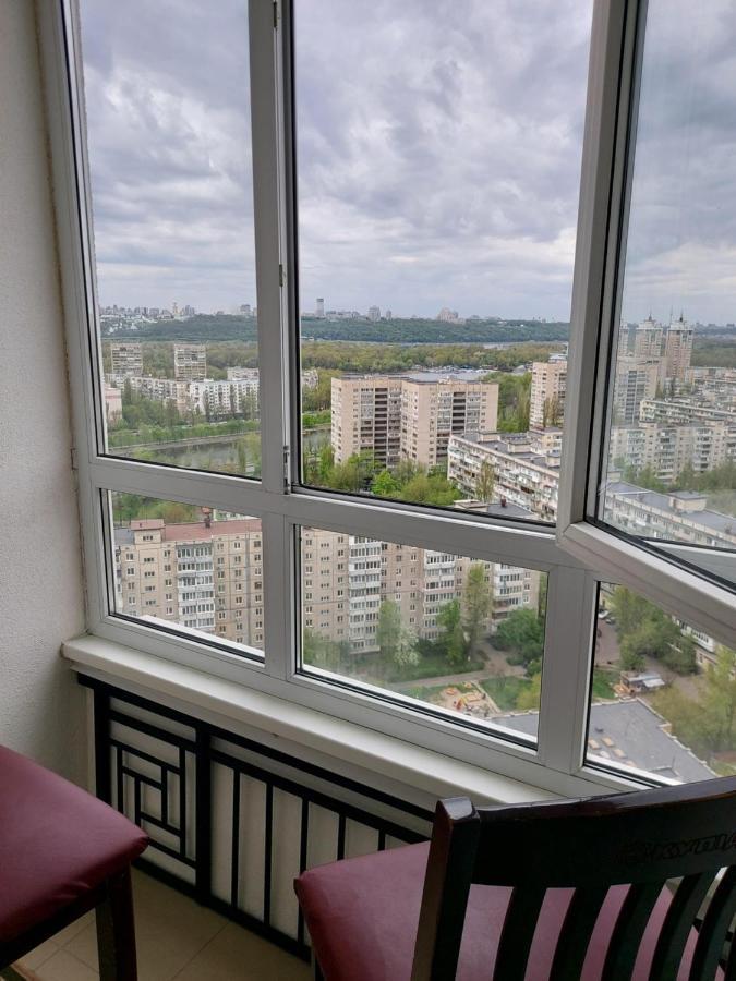 Студія З Неймовірним Краєвидом Біля М Лівобережна Ліфт Інтернет Працює 키예프 외부 사진